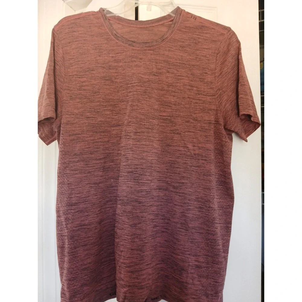 Lululemon Metal Vent Tech Shirt Mens Medium Red Short Sleeve Stretch‎ Athletic